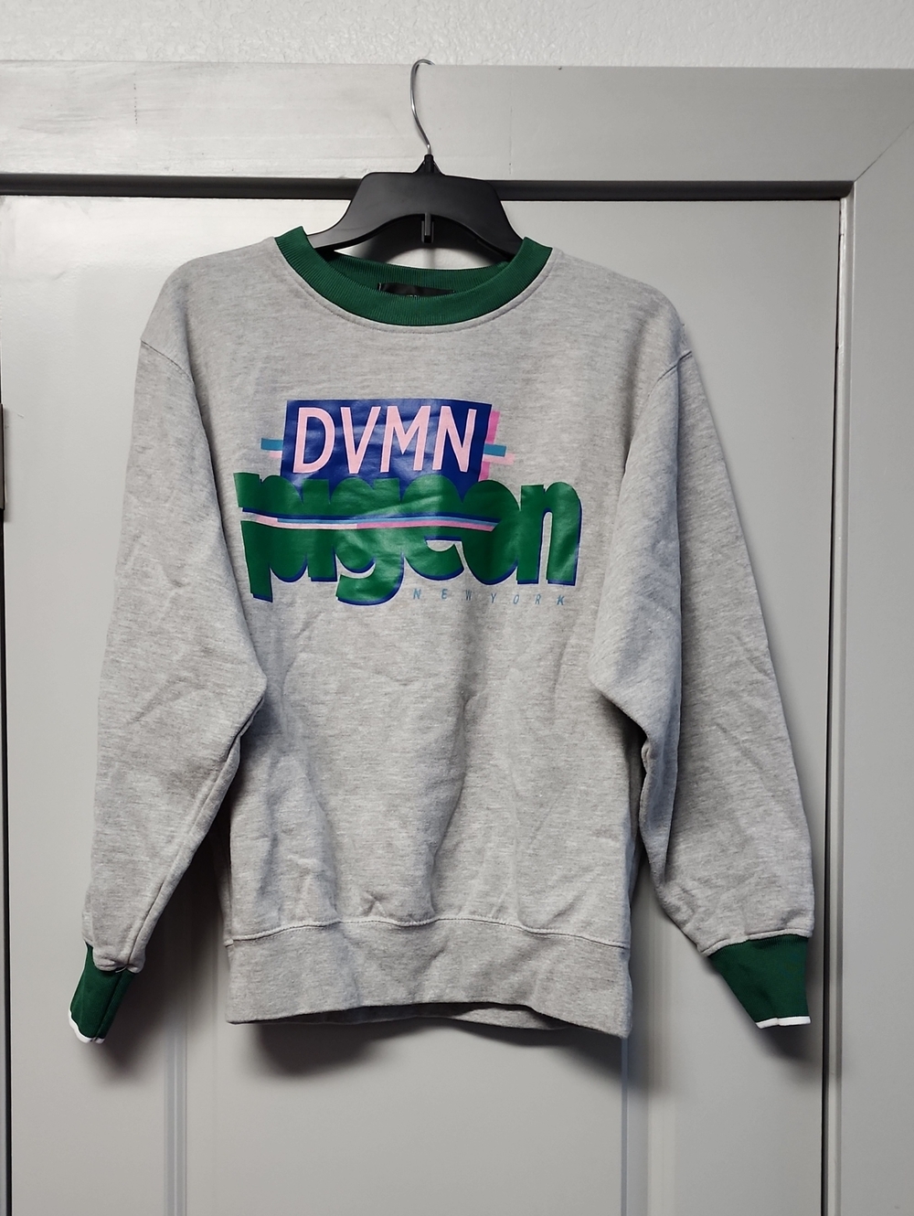 DVMN Grey & Green Graphic Crewneck Sweater VINTAGE sz. M